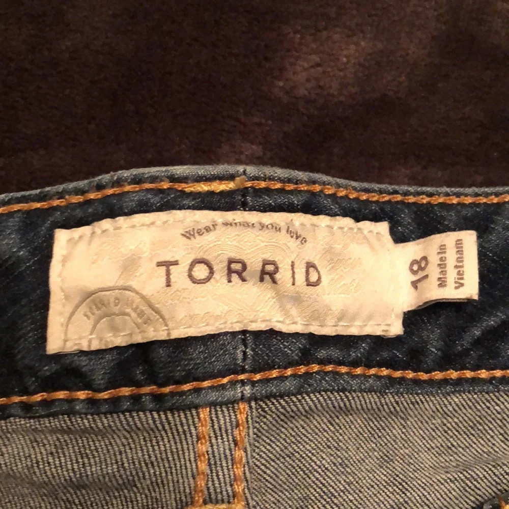Shorts - Picture 3 of 4